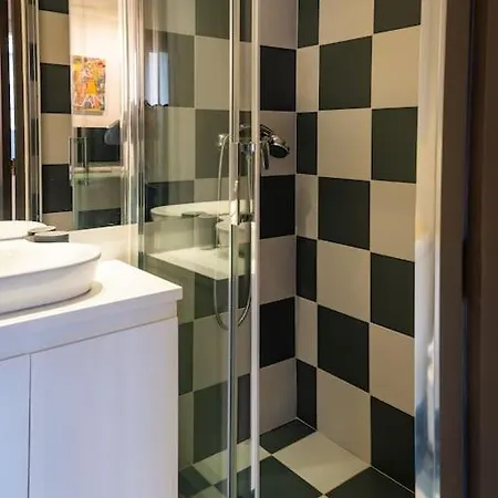 Artistic Spacious Next To Metro Monastiraki