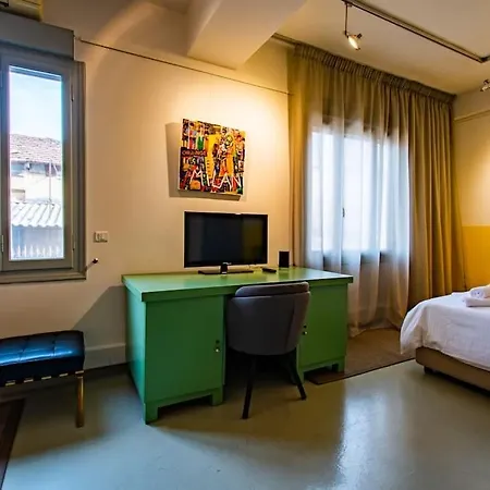 Apartment Artistic Spacious Next To Metro Monastiraki Athens